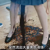 女人的身体突然流出大量的黑色液体，她立马跑去医院检查，结果吓了一跳