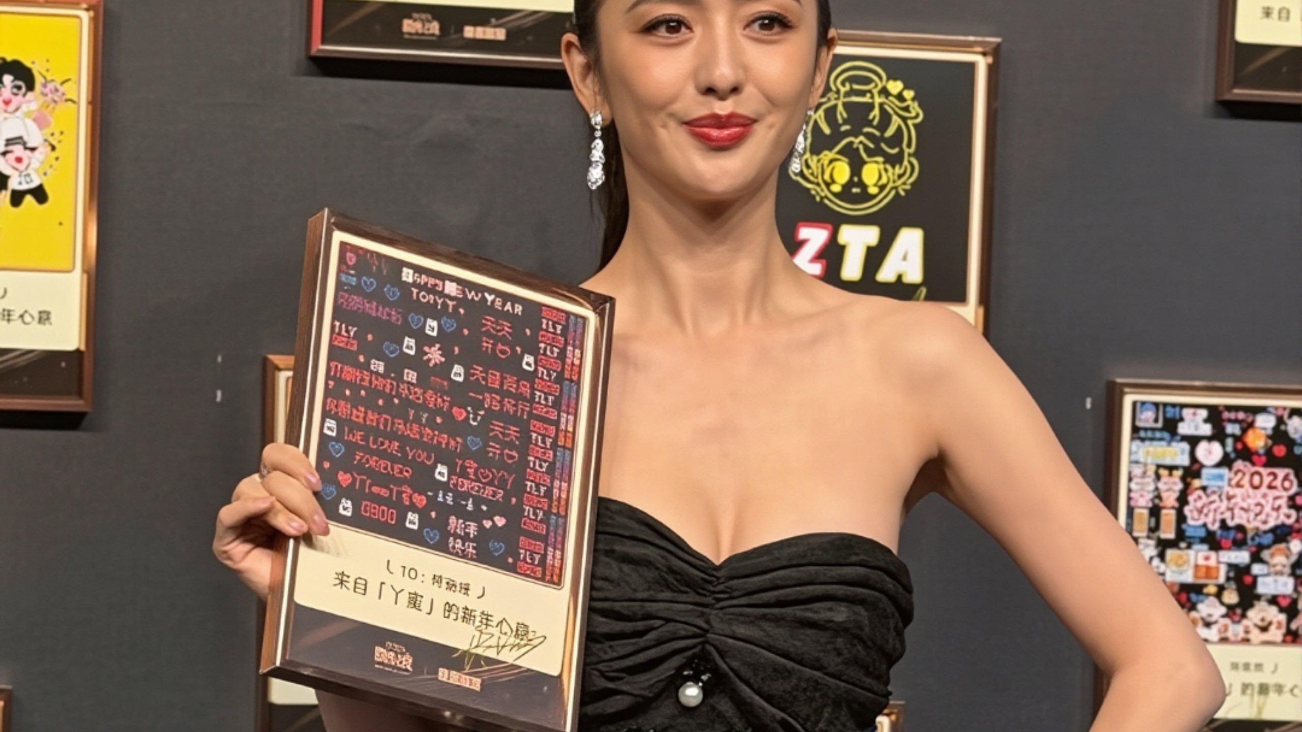 佟丽娅阿姨越来越有成熟美了