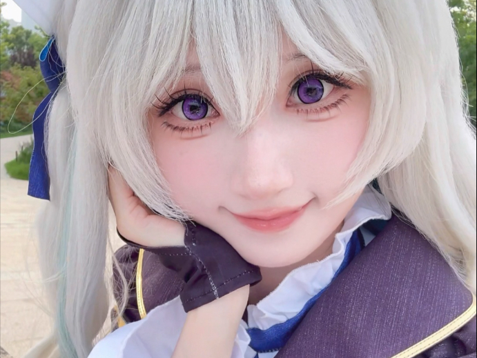 A firefly suddenly greets you.