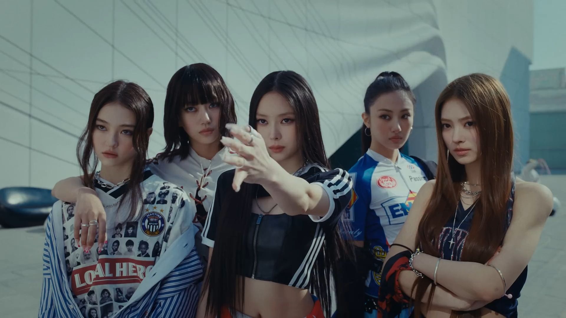 MEOVV回归先行曲HANDS UP MV公开