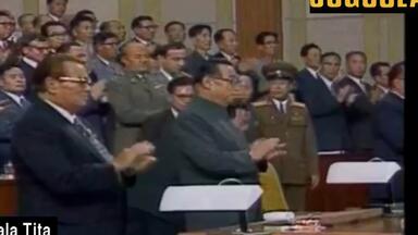 1977年 朝鲜合唱团为到访朝鲜的南斯拉夫总统<em class="keyword">铁托</em>演唱UZ MARŠALA TITA（跟随着<em class="keyword">铁托</em>元帅）