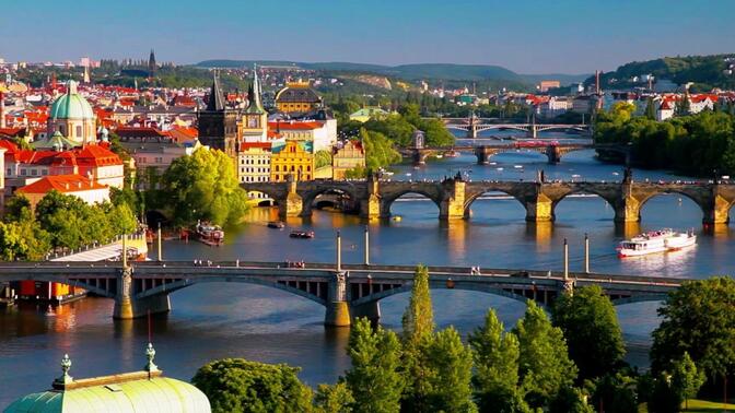 布拉格，捷克共和国的首都和最大的城市,是一座著名的旅游城市，市内拥有为数众多的各个历史时期、各种风格的建筑，其中特别以巴洛克风格和哥特式更占优势