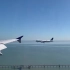 两架飞机并列飞行，齐齐降落旧金山机场，美国联合航空