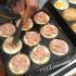 【逛吃天津】湖北大姐用鸡蛋和猪肉做的汉堡：真材实料卖3元一个，天天排队