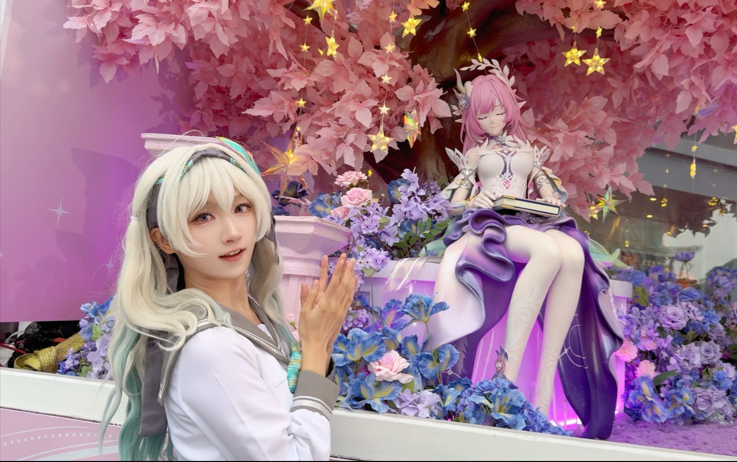 Bringing a stream of fireflies to meet Xilian! What's the choice?