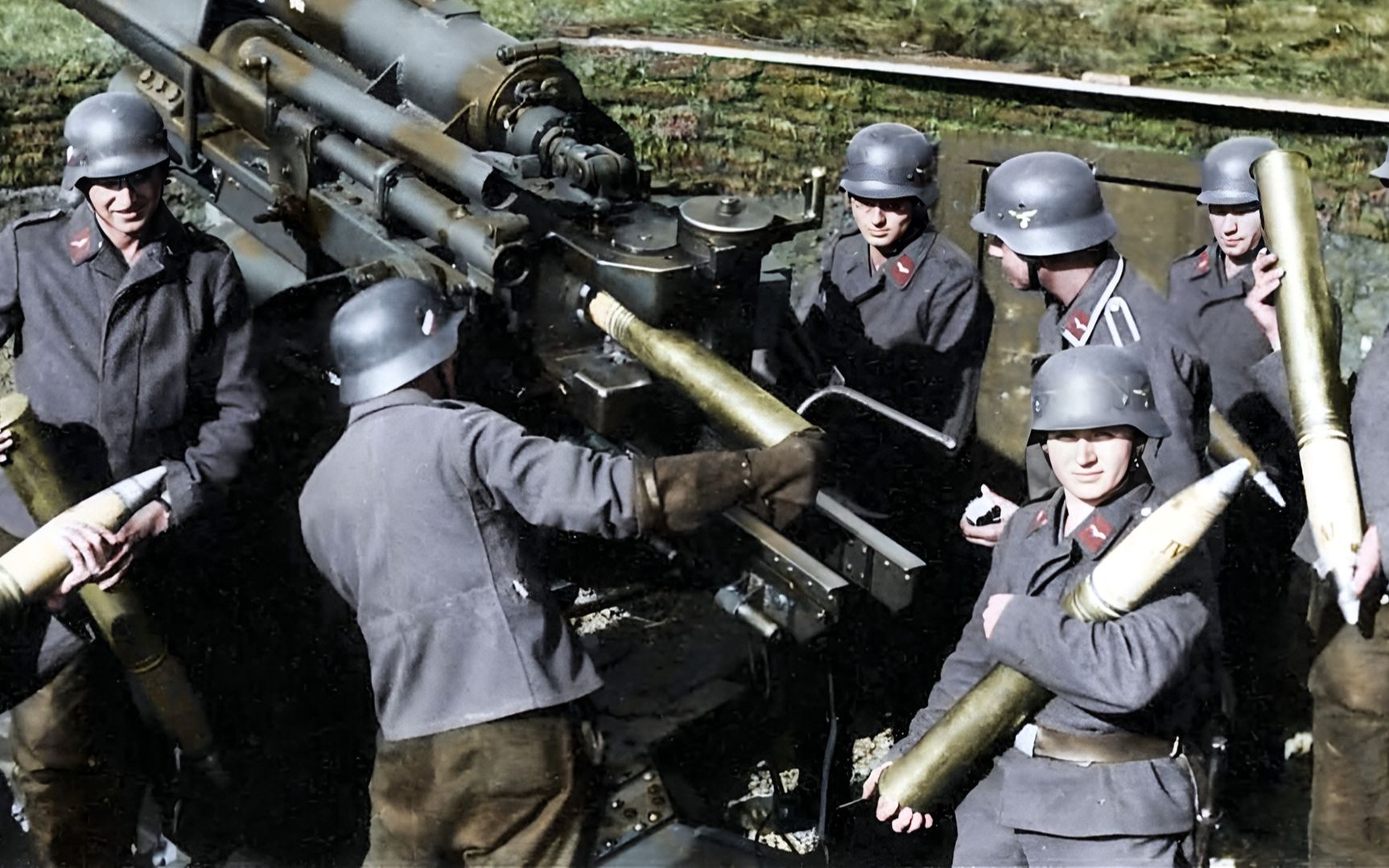 1944年，德国88毫米高射炮，平均需要发射16000炮弹，才能击落一架盟军重型轰炸机