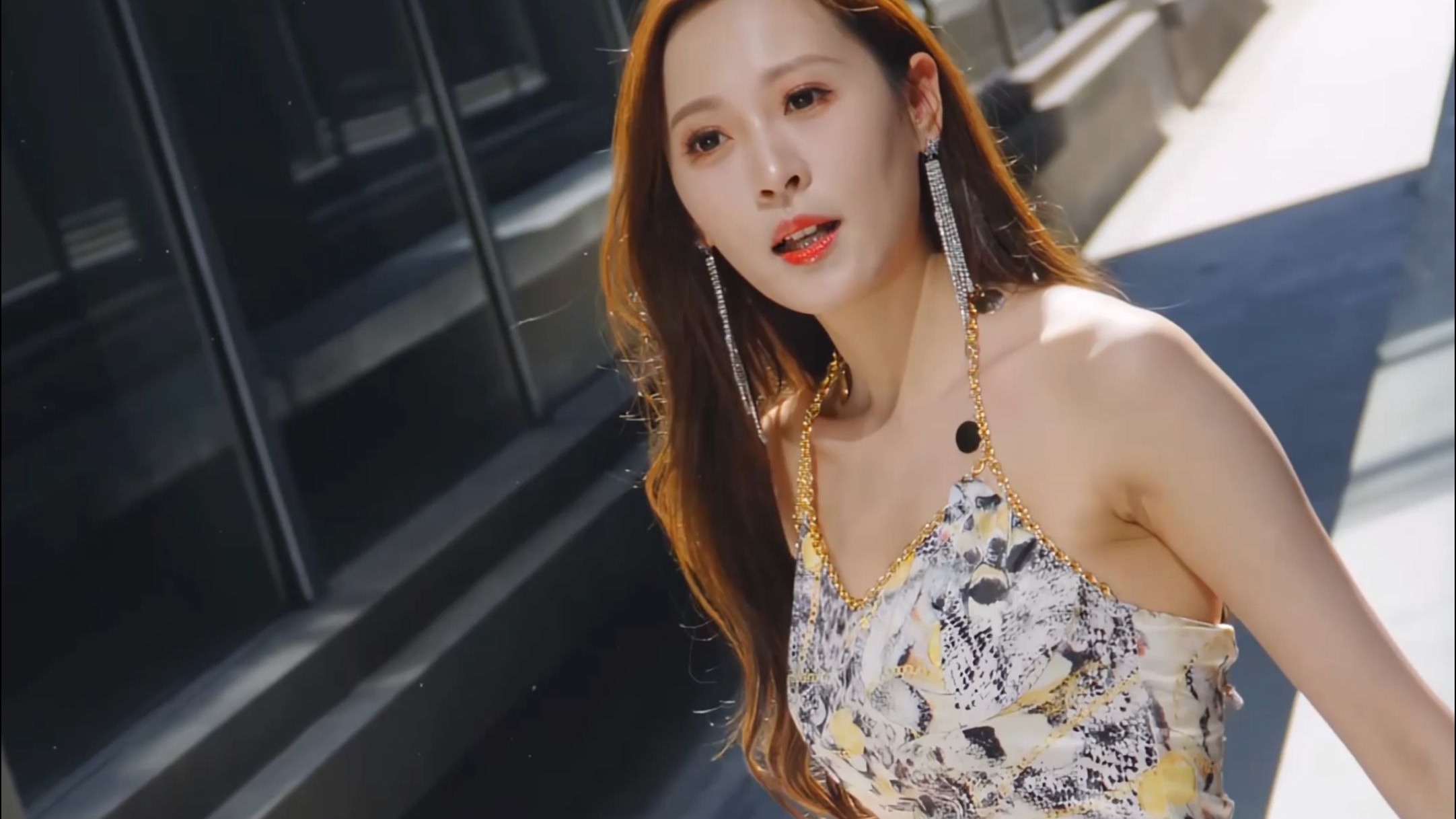 露脚趾，一字带高跟。小龙鼠 ，大湾区车展，4K无美颜摄影