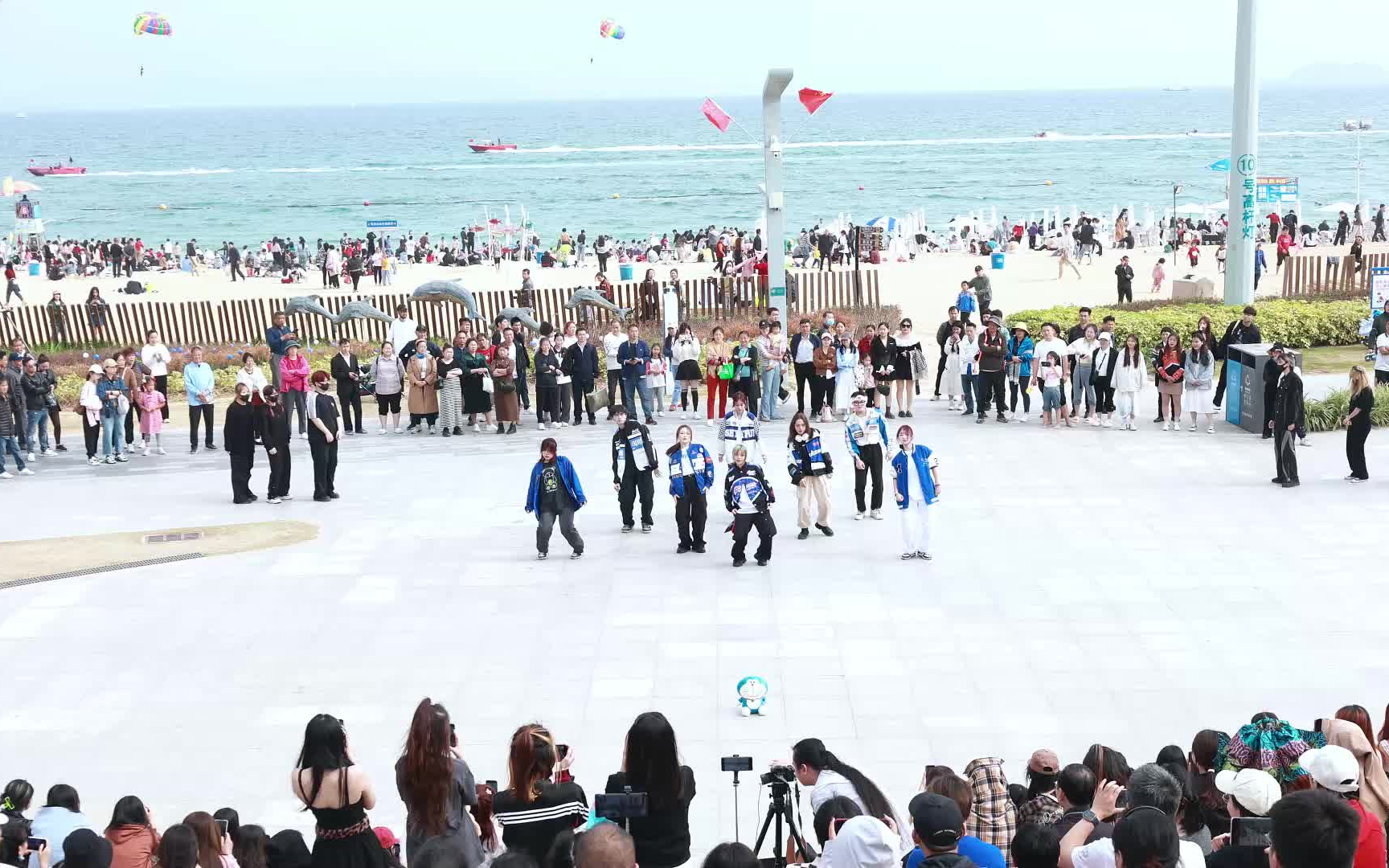 超 多 人 围 观 海边的随舞！