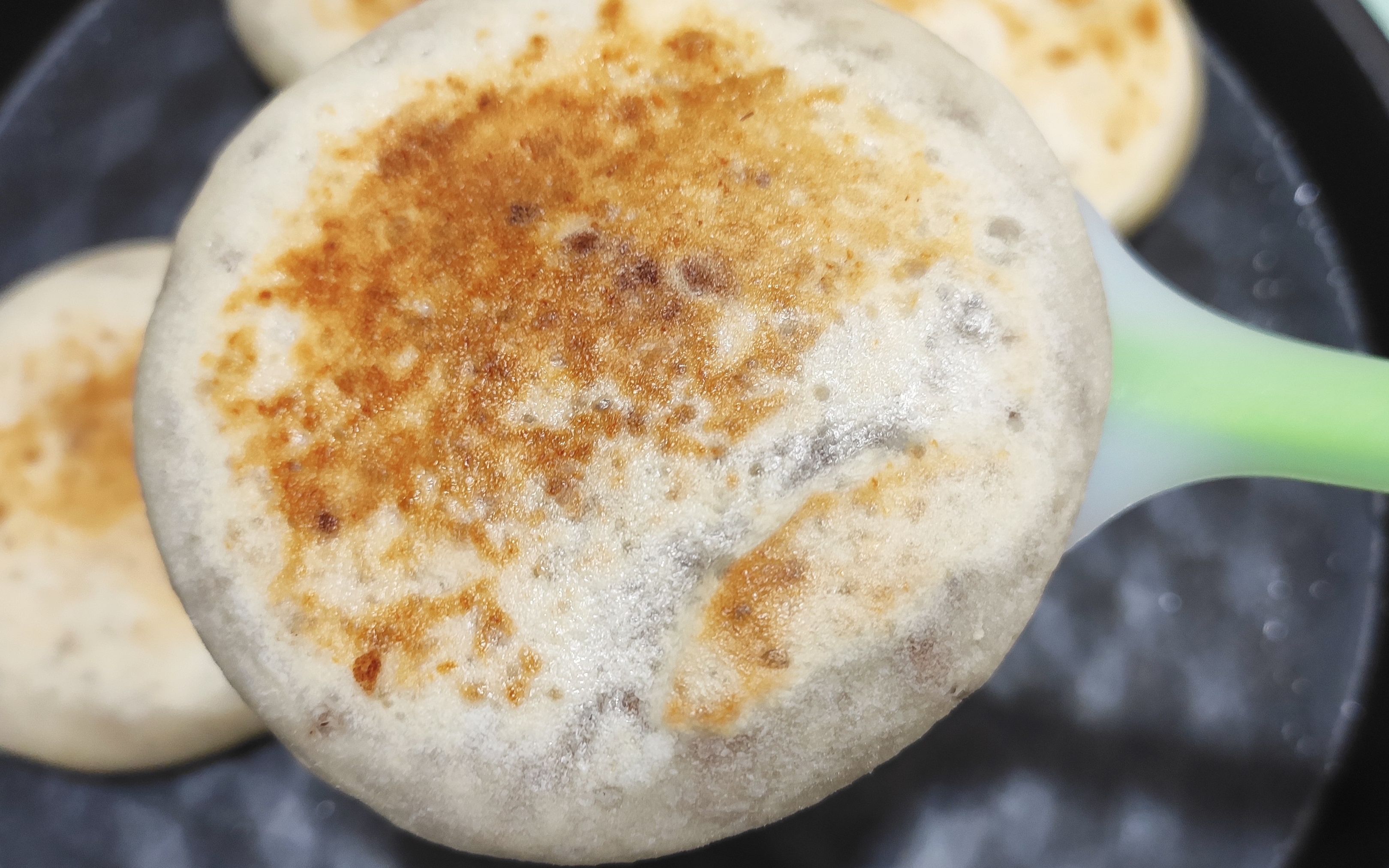 怎样做皮薄馅多的“酒酿豆沙饼”学会几个步骤，轻松烙出透亮面饼