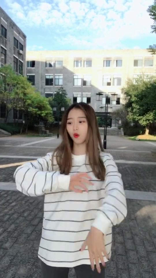 抖音抖音叫你来看美腻的小姐姐啦