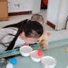 初中女生一岁妹妹玩吹球，大家小时候也玩过，宝宝笑得好开心呀