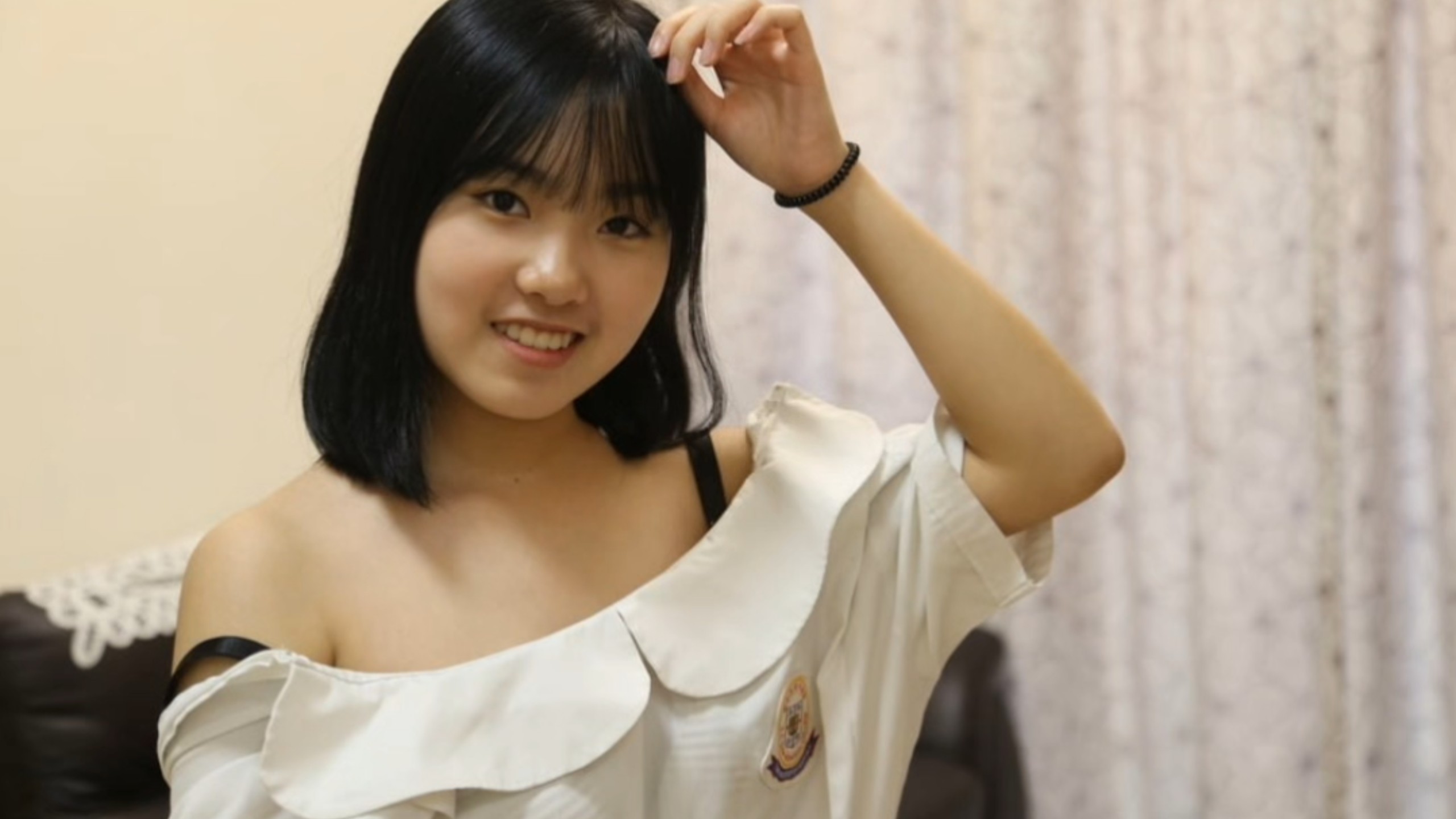 Tung Wah Group of Hospitals Hong Kong: Teenage Girls' Portrait Photography