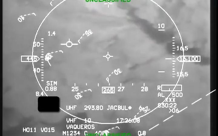 F-16飞行员在8.4G的重力下晕厥了，在就要装地的瞬间，Auto-GCAS接管了飞机解救了这名飞行员 |  被hud记录了下来。失去知觉