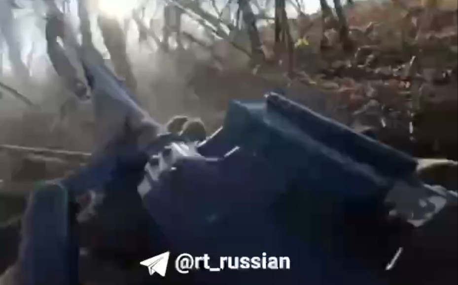 【他拿起机枪向乌军开火，从背后掩护自己队友】俄罗斯军队的英雄事迹-第一人称视频