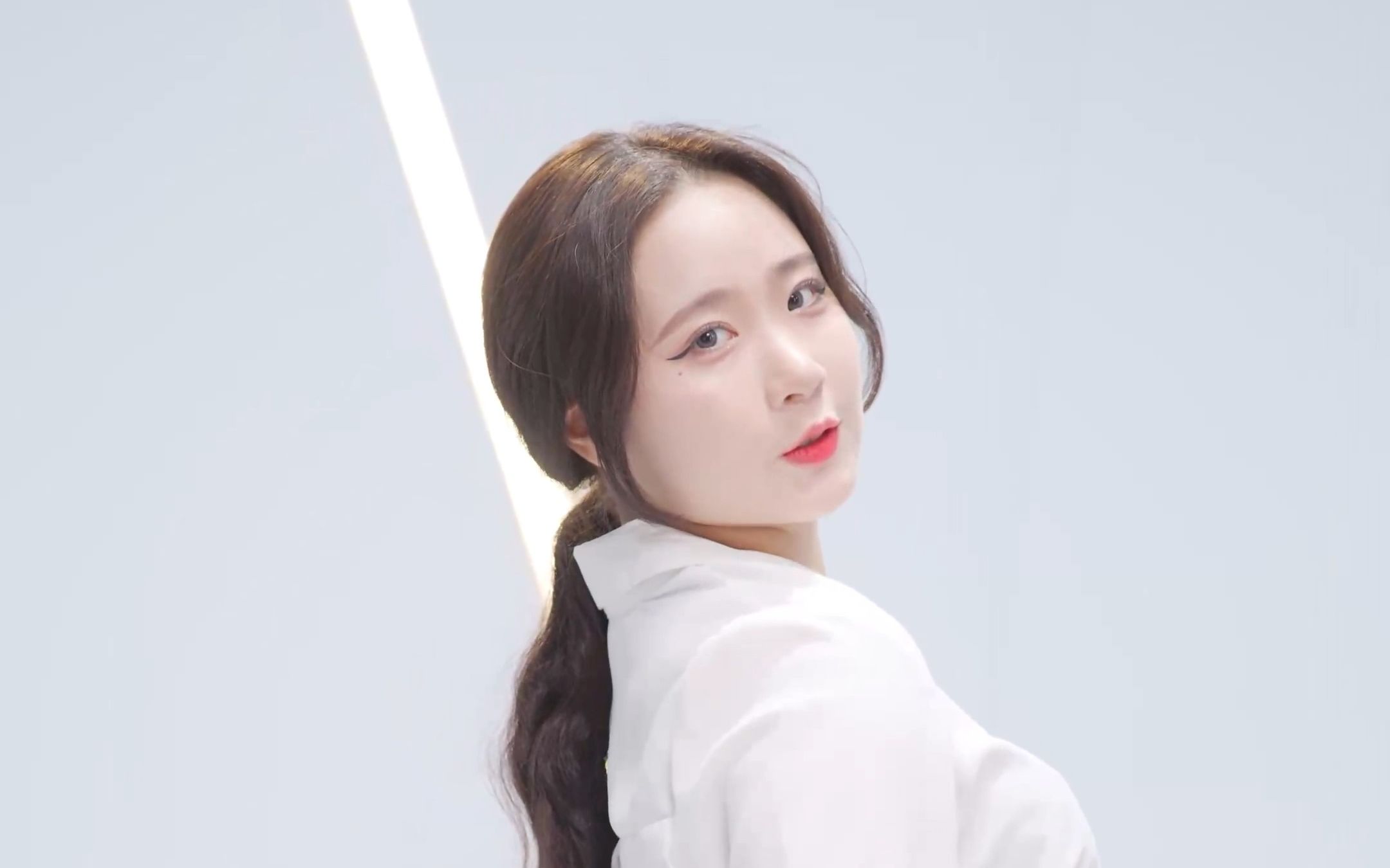 Jung In, Tell Me Tell Me, White OL