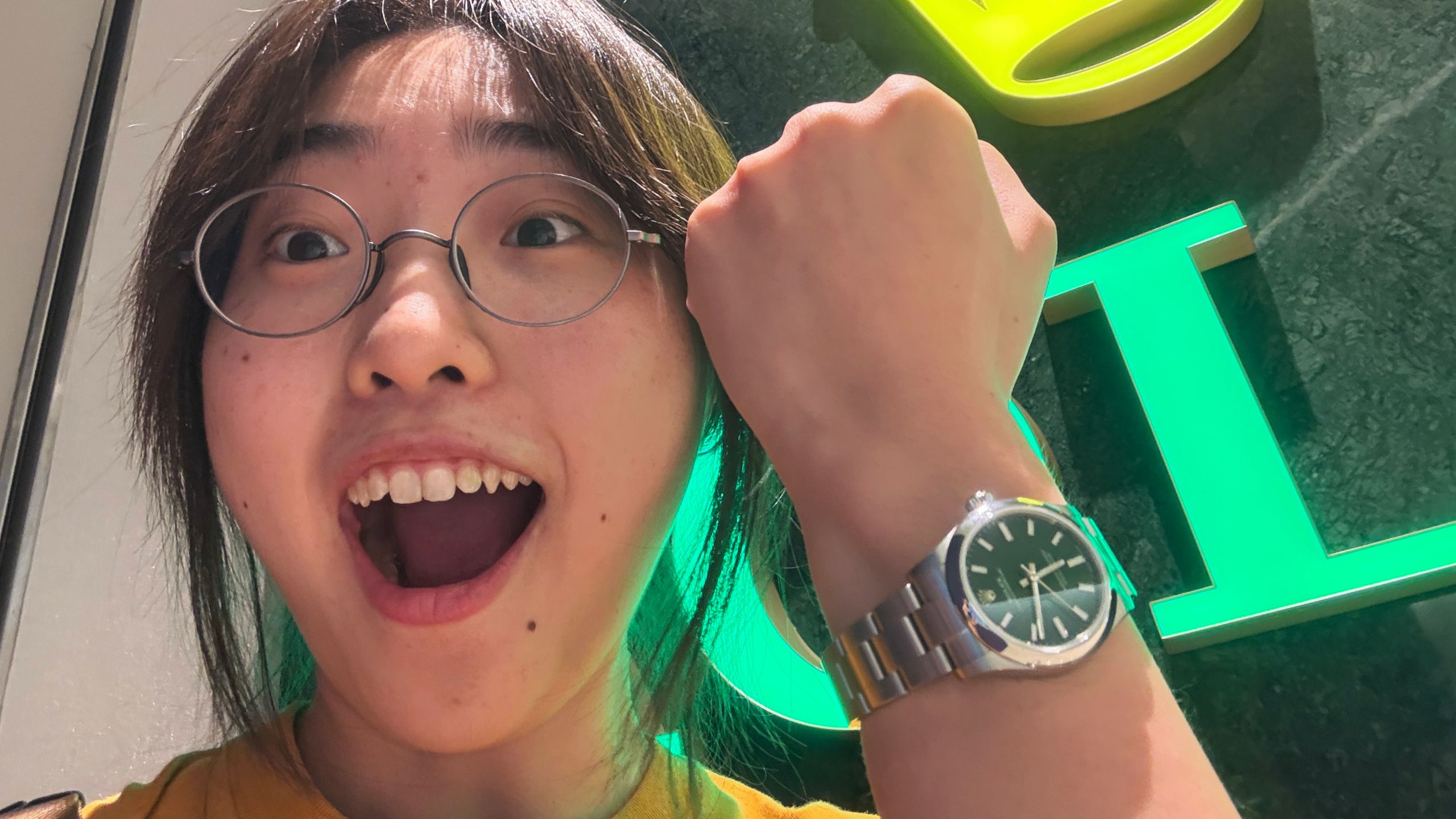 买到一只邮政绿劳力士，依然坐地铁回家