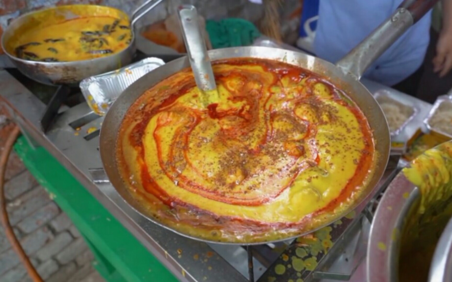 印尼人用手抓饭吃，他们认为这样吃很有快感，你认同吗？
