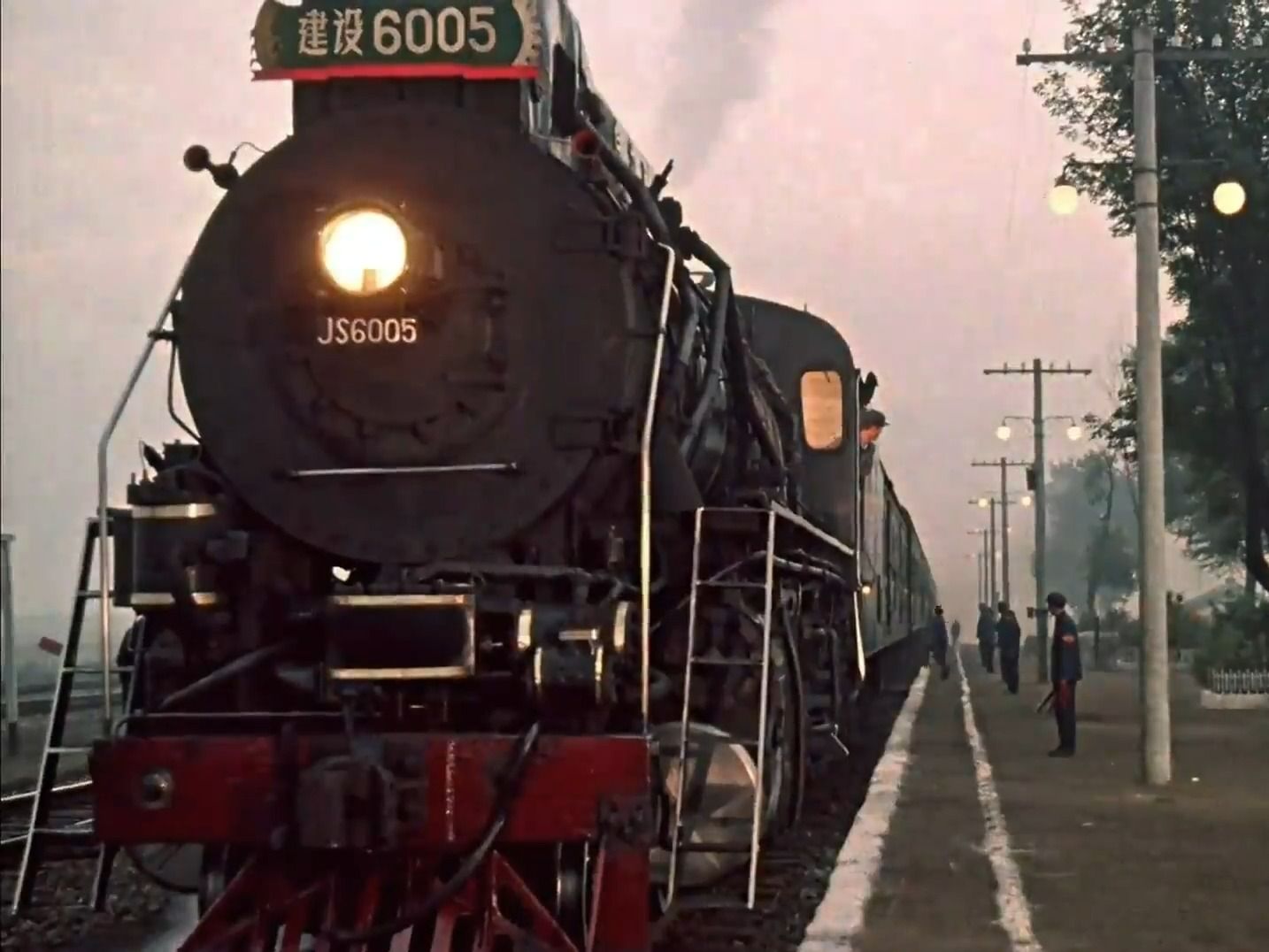 老电影中的“建设”型蒸汽机车