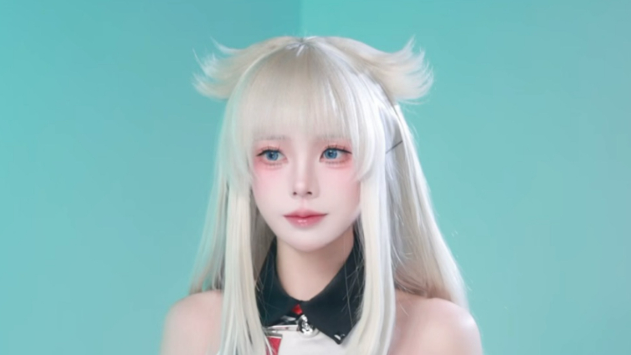 都来看我们看板娘撒娇