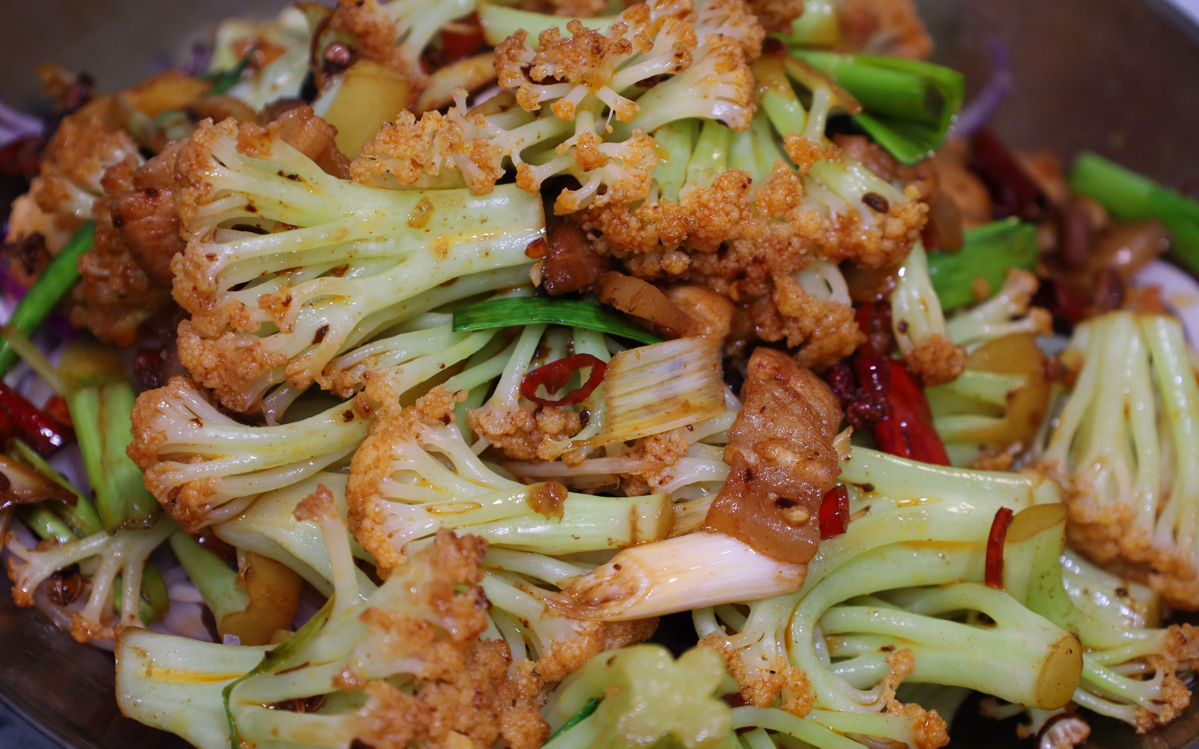 这样做的“干锅花菜”很好吃！教你在家做、味道一点不比外面差