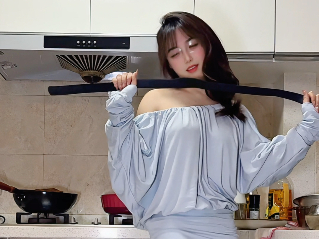 Expected: 10 people Just arrived: 5 people Actual attendance: 15 people