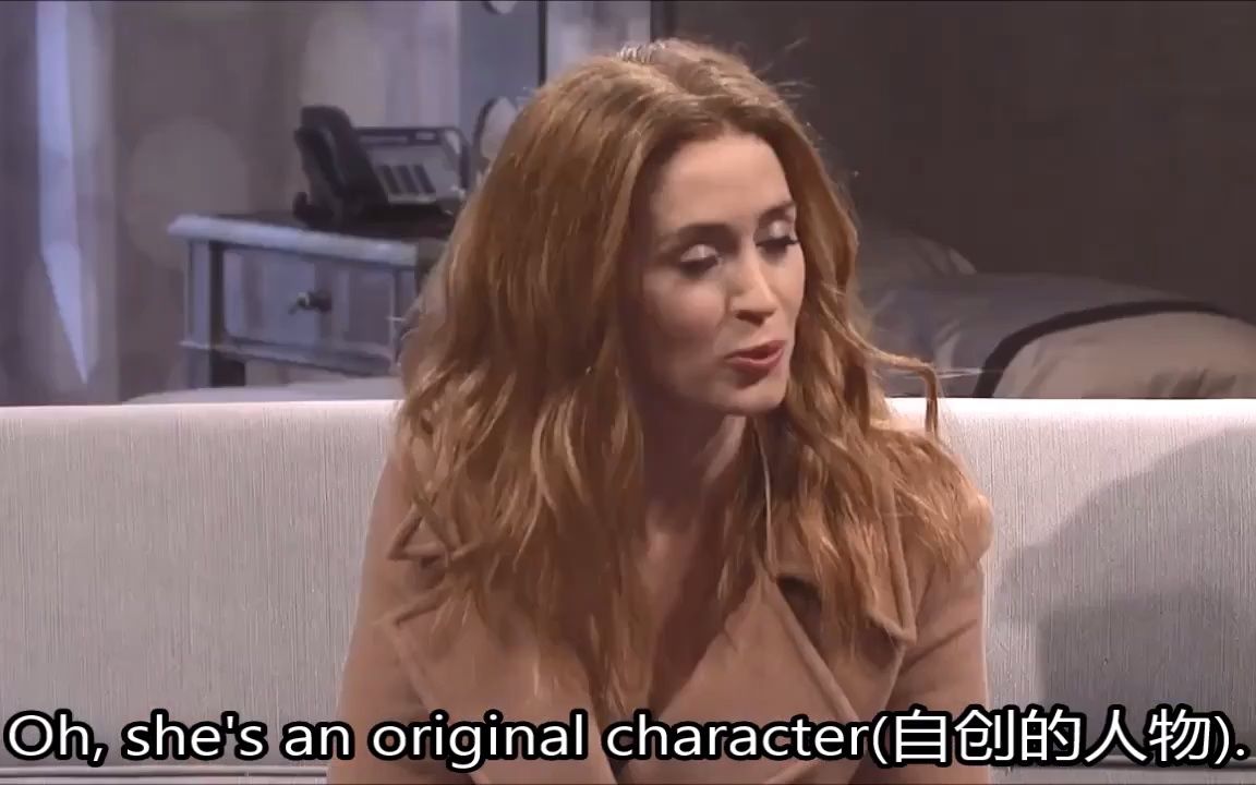 艾米丽布朗特化身高级服务人员saturday.night.live.s42e03.emily.blunt