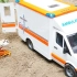 糖果果玩具车：救护车救援被龙卷风伤害的人