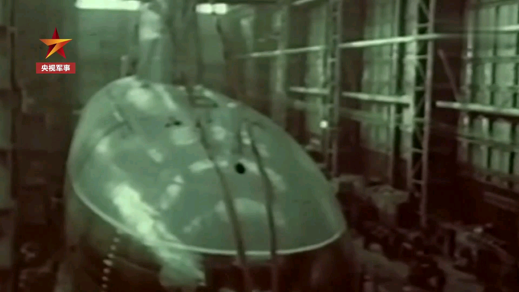转存！中国首艘核潜艇下水珍贵画面