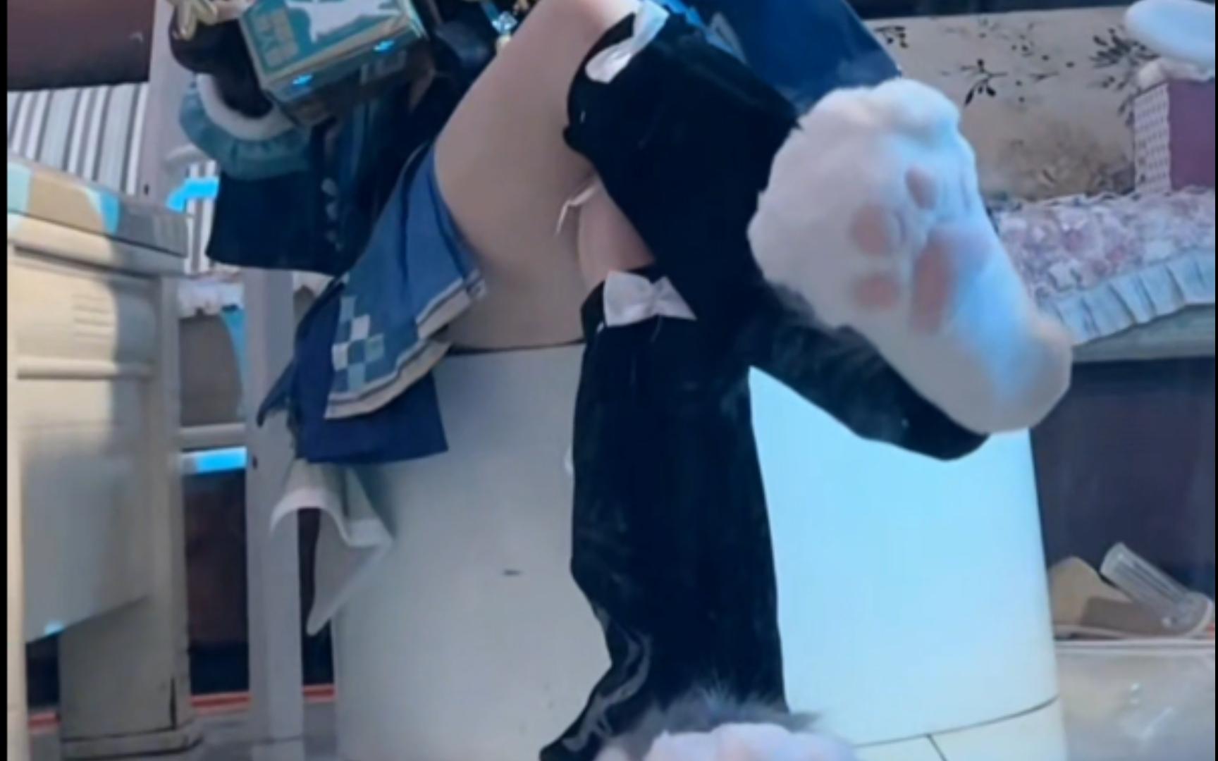 Don't rush the courier, if you do, I'll tickle you oh! Hara Kagami Chirara cos