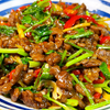 湘菜大厨教你做香菜炒牛肉，口感滑嫩，香辣入味，一上桌就被抢光