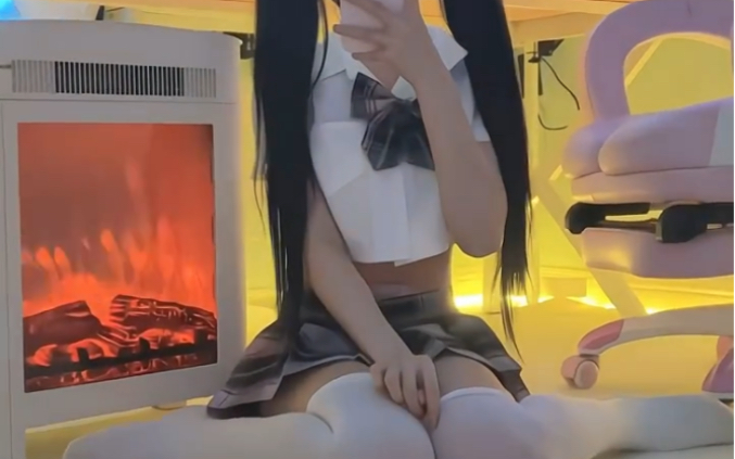 Get your girlfriend to take a picture of you like this.