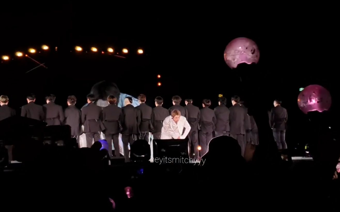 防弹少年团btsidolfirenottoday沙特阿拉伯利雅得演唱会现场直拍