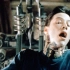 虚拟科幻电影：人类成活体电池，脑中插入管子给机器人供电