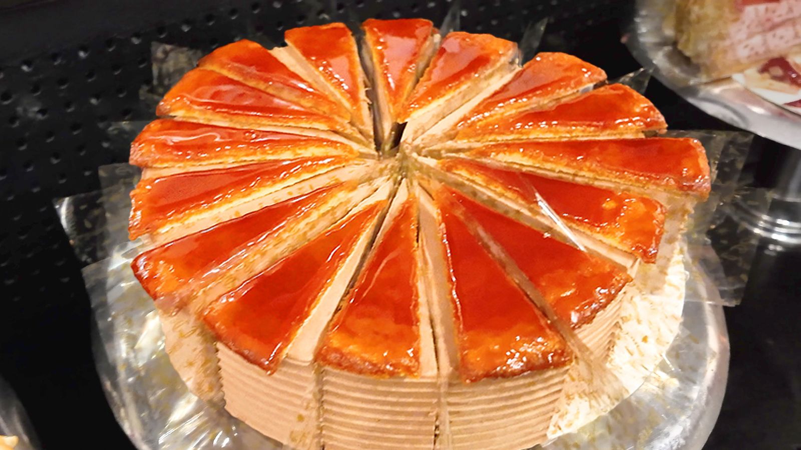 土耳其卡帕多奇亚…太奇幻了！地球上最像月球的地方？