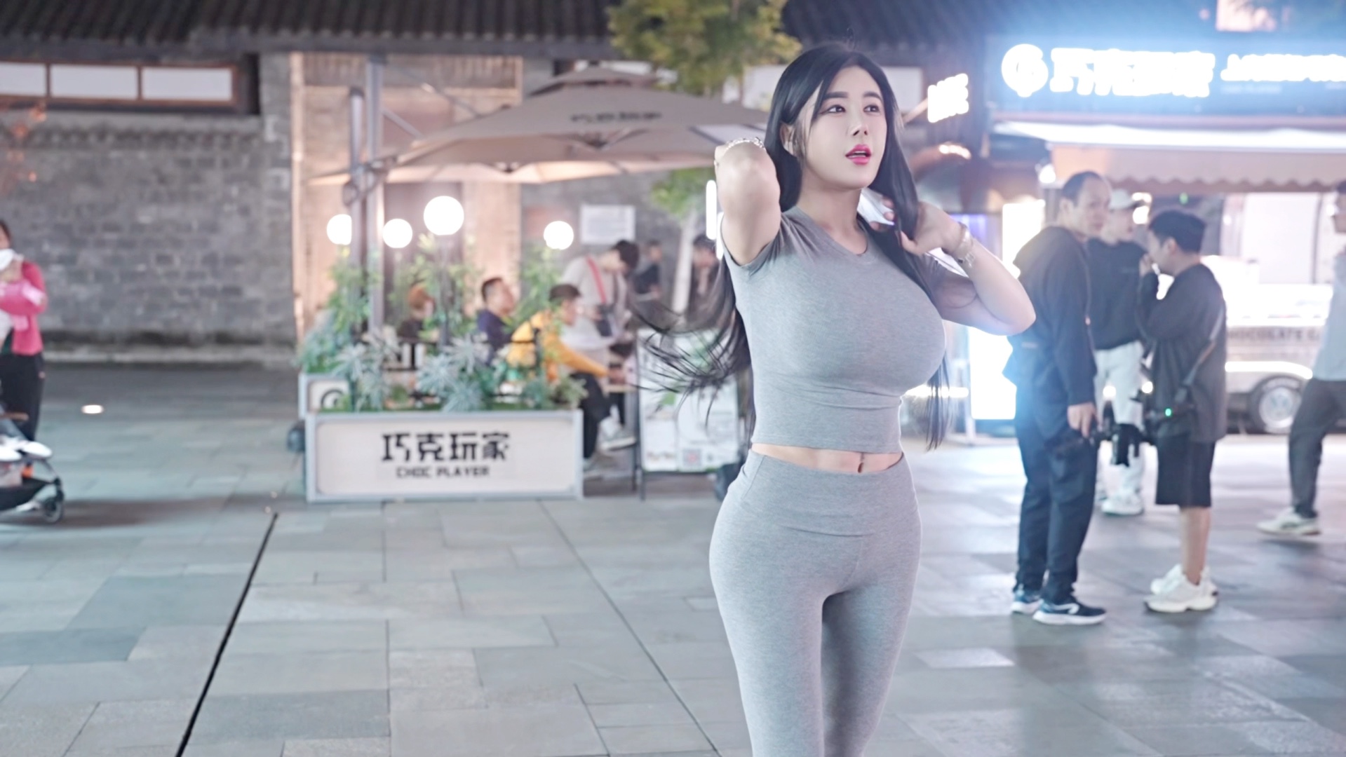 [Bri Bri Bri B Taikoo Li] Video loading, check out the surprise!