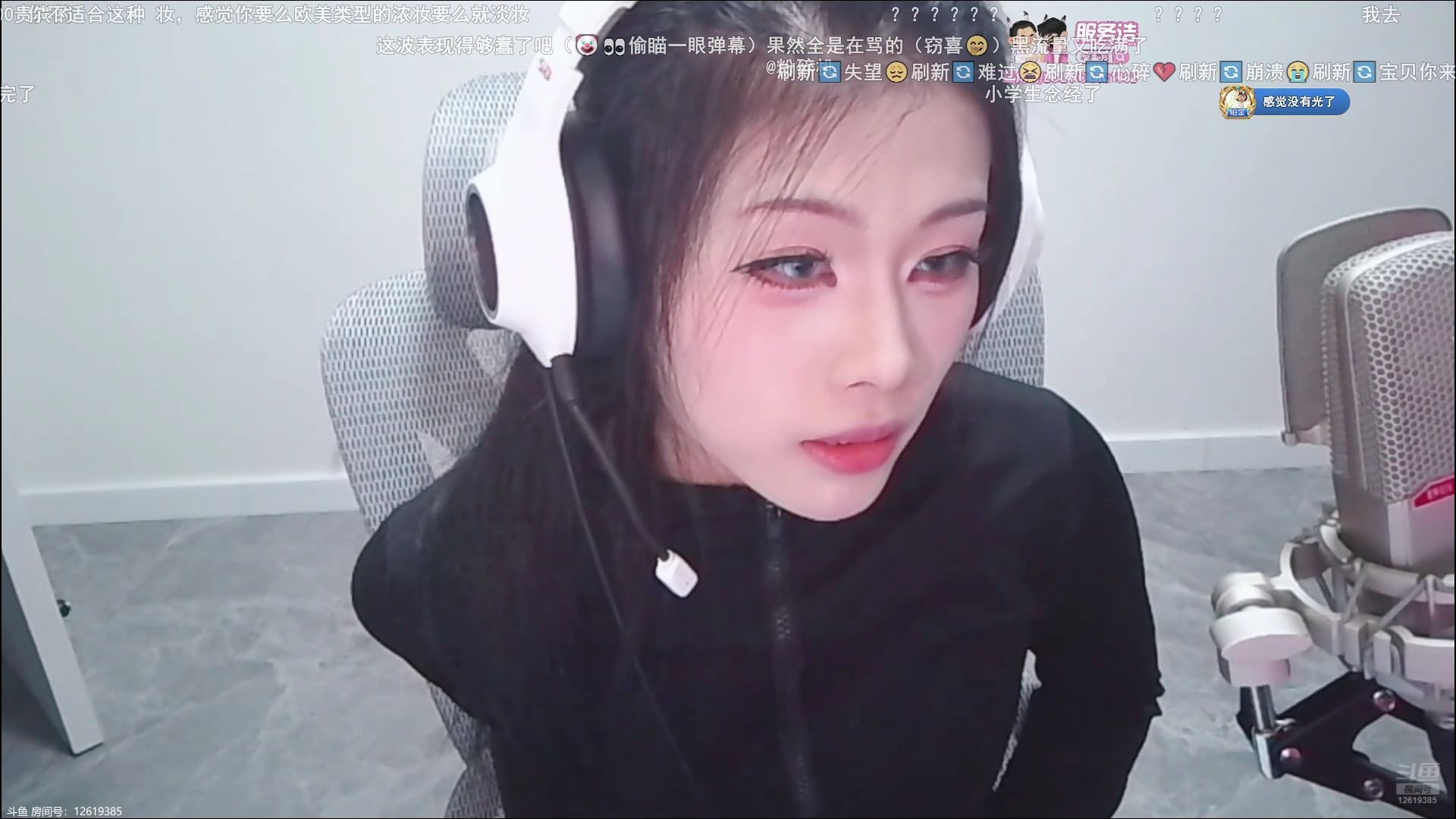 年年卸掉coser妆   发现美瞳戴反  年年:难怪我觉自己呆呆地样子 | 绿毛龟先生i_搞笑区-coser喵-coser美图-coser聚集地