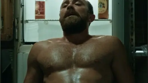 肌肉男回忆被绑,折磨的痛苦永远忘不掉