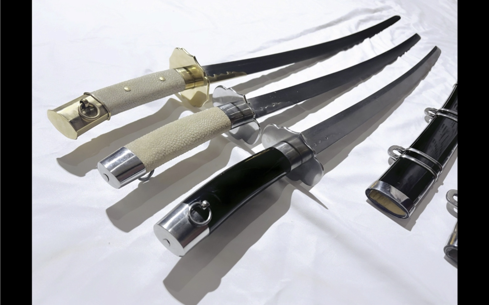 中国刀剑复刻系列：三款复刻骑兵刀。