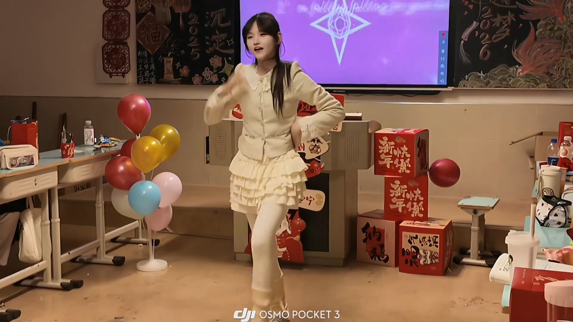 高中生“元旦晚会”女高中生｜穿白袜翻跳