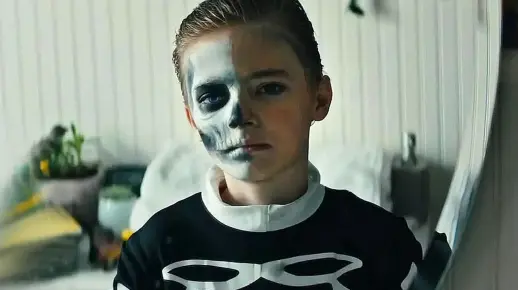 异瞳男孩智力超群，但身体里却住着两个灵魂，是天使还是恶魔呢？