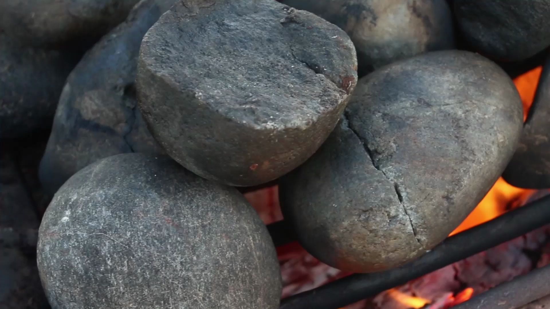 如何看待：石头烤肉，只有一种调料——盐的美食。[一阶段]的第1张示图