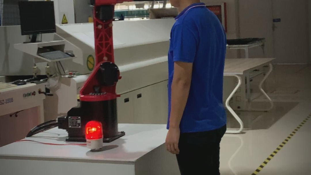 用压力传递工厂安全，压敏安全地毯圈定危险区，踩踏控制机械启停