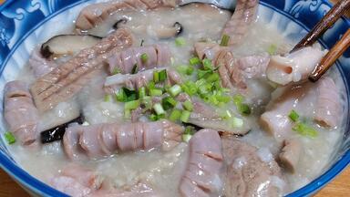 广东“生滚<em class="keyword">猪杂粥</em>”来了！鲜嫩爽滑无腥味，做法简单，营养滋补