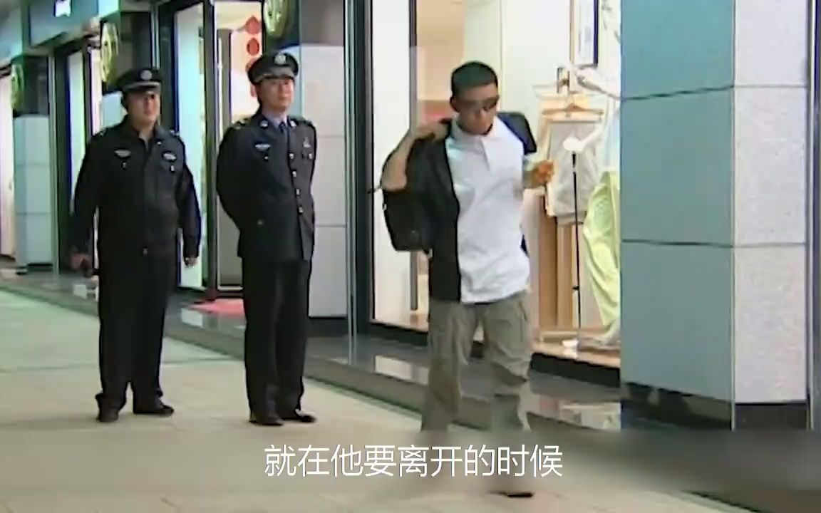 许三多休假被警察跟踪，掏出证件后，警察不淡定了