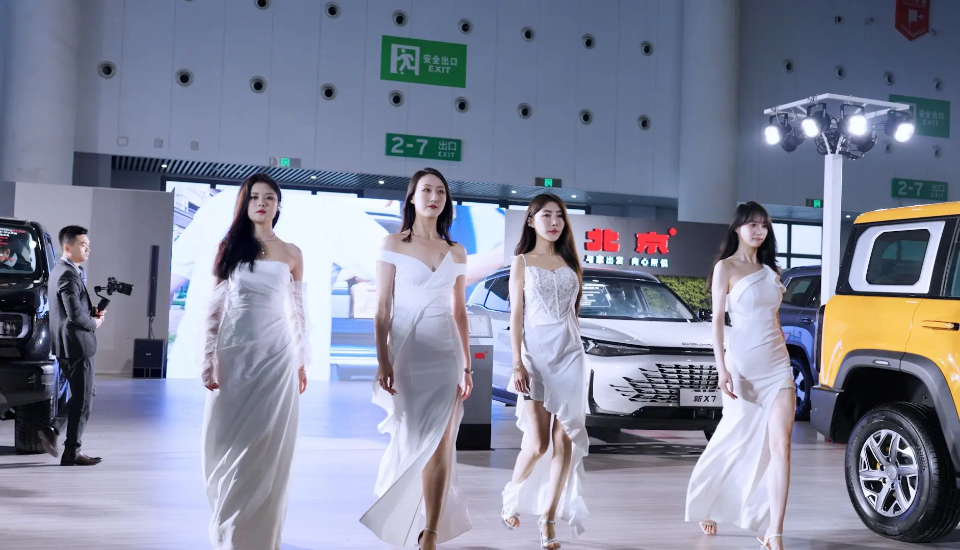 北京汽车：车模走秀，引领汽车时尚新潮流