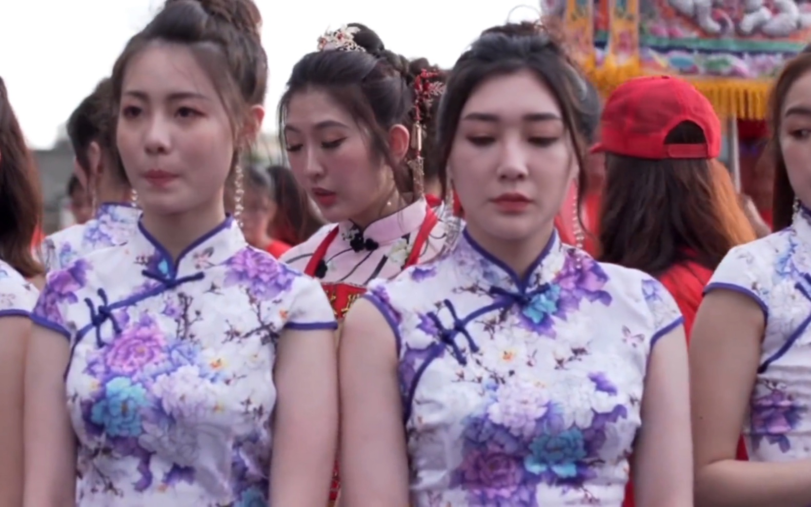 Cute and fashionable beauty girl A-Ma-zu ceremony