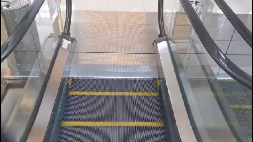 雅颂庭购物中心下行扶梯