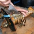 泰国厨师处理巨型加拿大龙虾，油炸出锅一只够两人吃