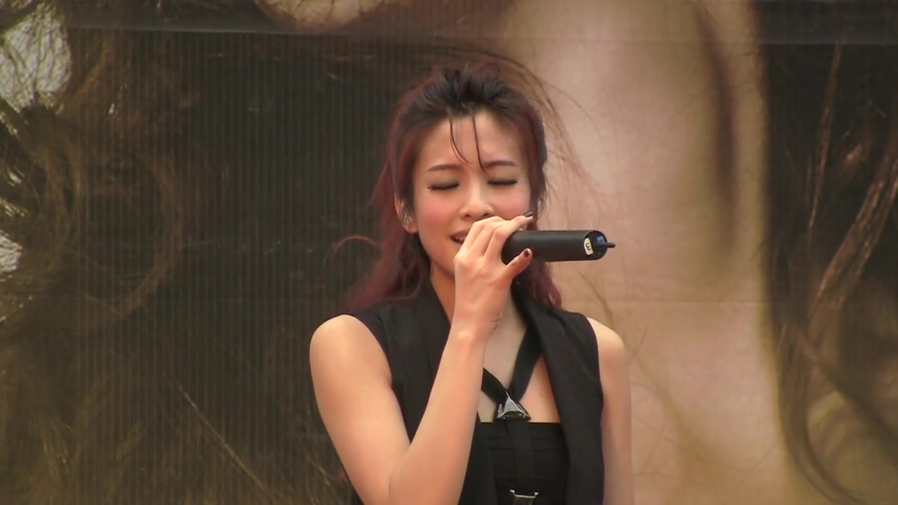 11.13cindy袁咏琳2 be different签唱会part03(演唱释怀with赖雅妍)