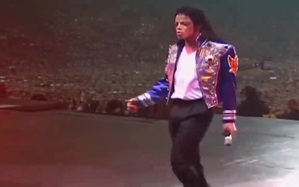 全球唯一一个敢在舞台上这样豪横走的人，这就是迈克尔杰克逊